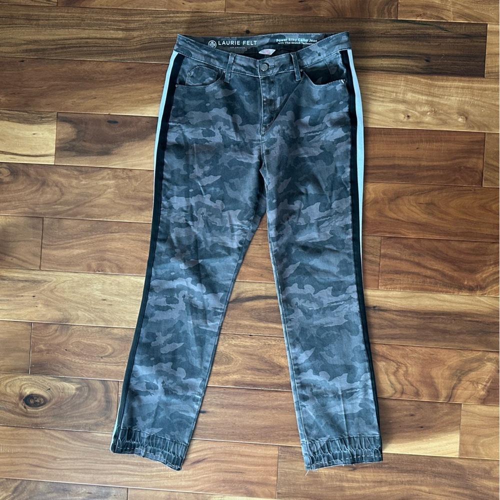 Laurie Felt Camouflage Power Silky Camo Straight Leg Jeans size Medium